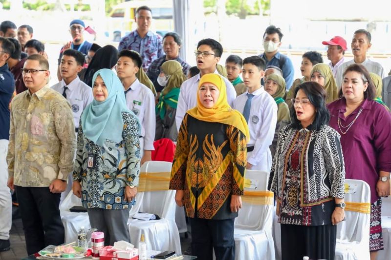 larangan penjualan seragam sekolah