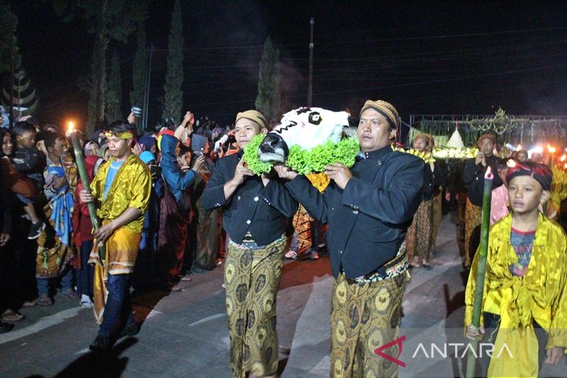 ritual di gunung merapi