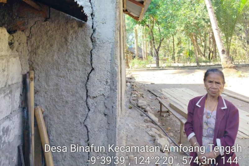 rumah rusak dampak gempa kupang