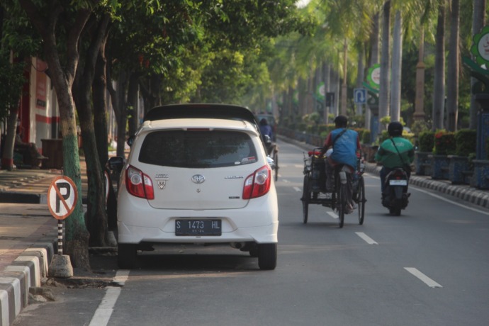 parkir sembarangan