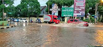 Simpang empat Taman Kapur Tuban