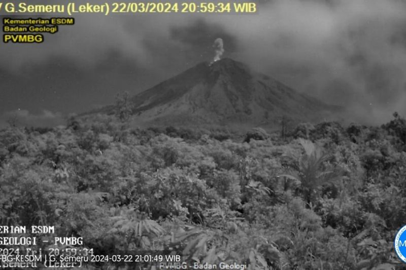 Gunung Semeru Erupsi