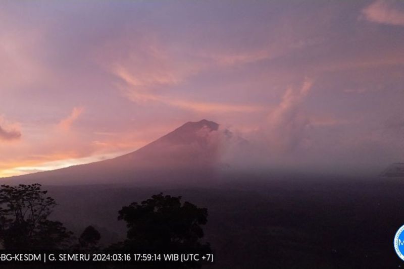 Semeru Erupsi