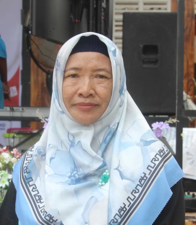 Umi-Nurasiyah-Kepala-SMPN-1-Palang