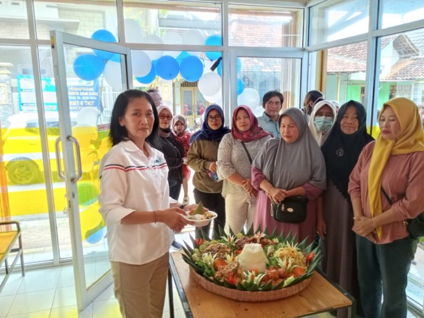 Grand opening kantor AMV Tuban, persisnya di Kelurahan Gedongombo, Kecamatan Semanding.